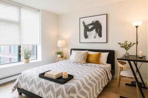 Gastown Apartment | Trendy 2 Bedroom Suite Close to SkyTrain and Seawall