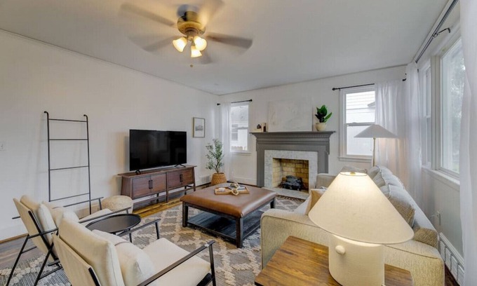 Earlewood House | Trendy 3BR Bungalow | Mins to ZOO, USC & Ft Jacksn