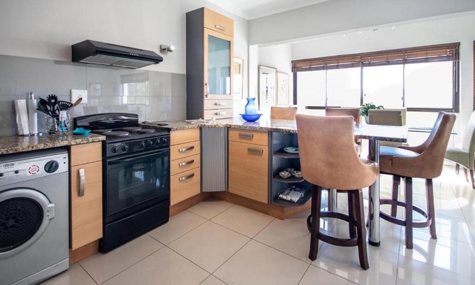 Fresnaye Apartment | Trendy apartment in Fresnaye Cape Town