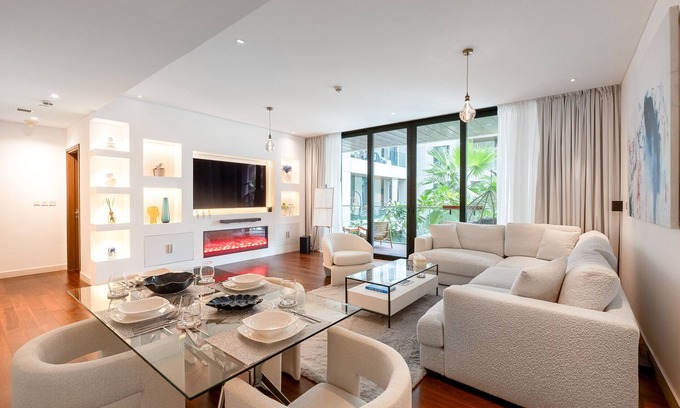 Al Wasl Apartment | Trendy City Walk Living w/Pool View Balcony
