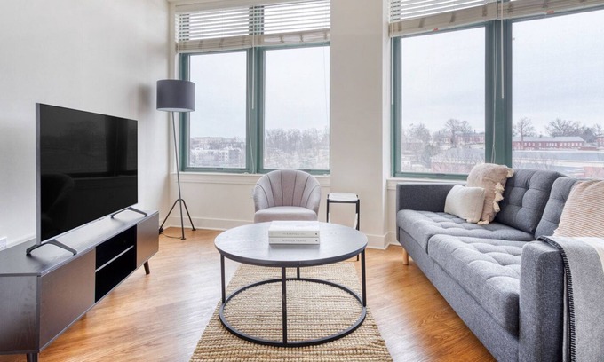 Court House Apartment | Trendy Clarendon 2BR w/ W/D, Concierge & Gym, walk to Metro, by Blueground