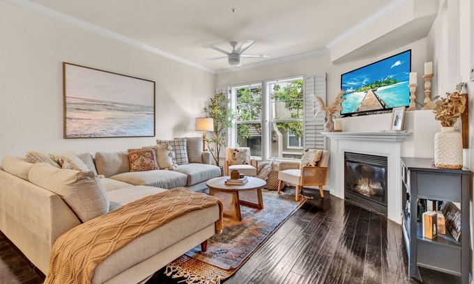 Aliso Viejo House | Trendy Coastal Townhome - Centrally Located!