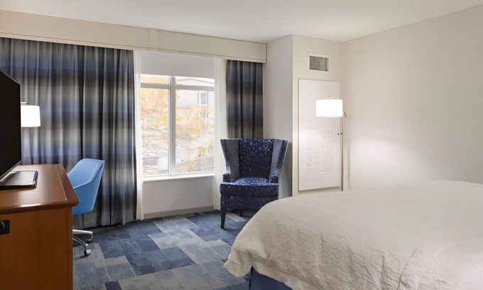 Rosemont House | Trendy & Comfortable King Suite! Pool, Gym, Bar