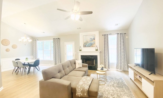 Buford House | 🌈 💫Trendy & Cozy - A Stylish Gem - mins from MOG✨🏡