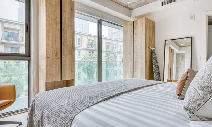 City West Apartment | Trendy Downtown 1BR w/Pool, Gym & W/D near Staples Center, by Blueground