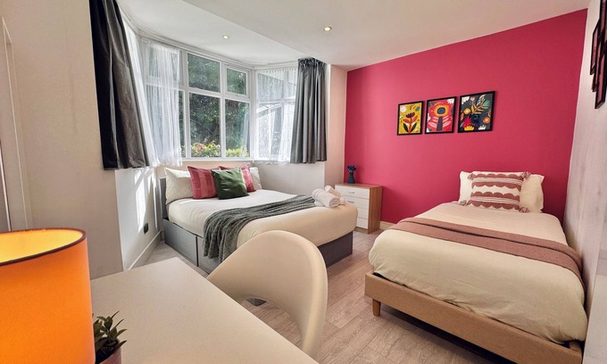 Barnhill Apartment | Trendy En-suite 30min to Central London & Parking