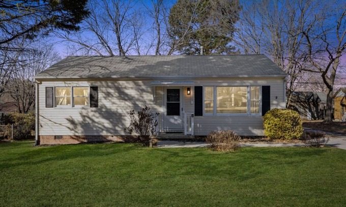Burlington House | Trendy Getaway | Near Elon Uni