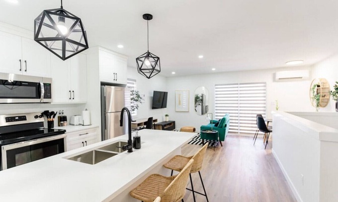 Winnipeg House | *Trendy Home | Free Parking | 7 min to Downtown*
