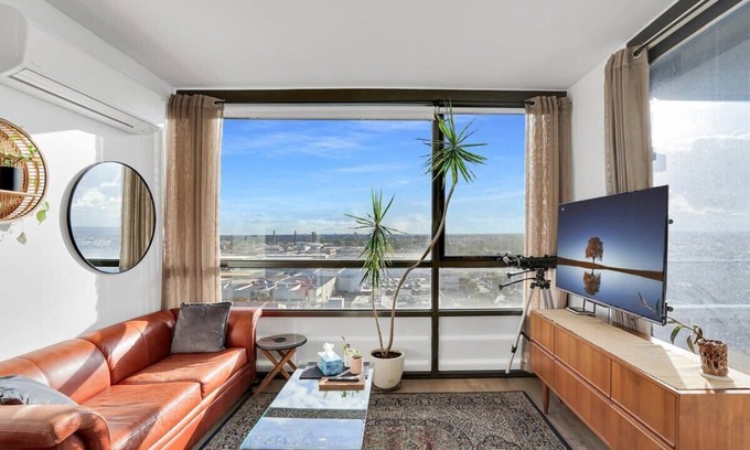 Brunswick Apartment | Trendy Inner-City Living Brunswick Apt. for Two!