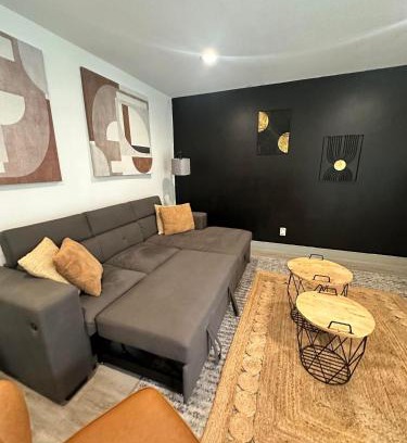 Montrose Apartment | Trendy Midtown Apartment