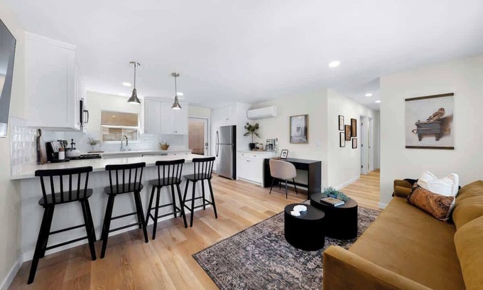 Mission Hills Apartment | Trendy Mission Hills Condo: 2 Bedrooms w/Parking