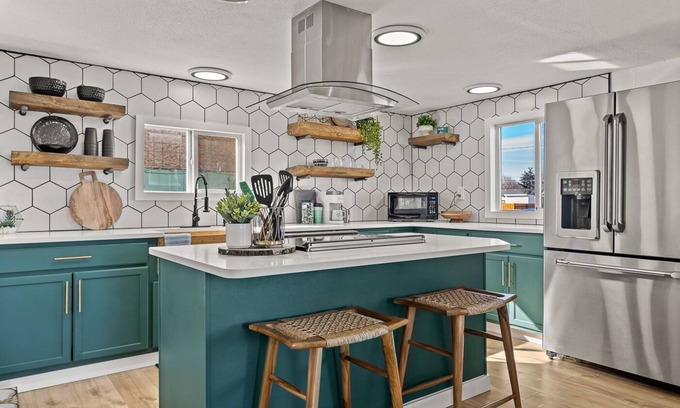 Richland House | Trendy & Modern. Furry Friends welcome!