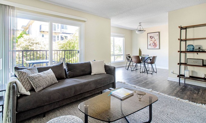 Palo Alto Apartment | Trendy Palo Alto 1BR w/ Gym, Pool, near 82, 101, and 280, by Blueground