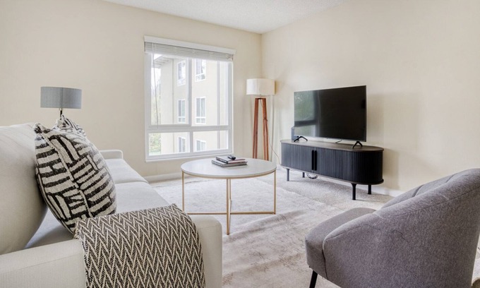 Palo Alto Apartment | Trendy Palo Alto 1BR w/ Gym & Sun Deck, 3 mins to Stanford, by Blueground