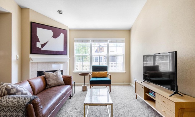 Santa Clara Apartment | Trendy Santa Clara 2BR w/W/D, Gym, Pool, walk to Safeway, by Blueground