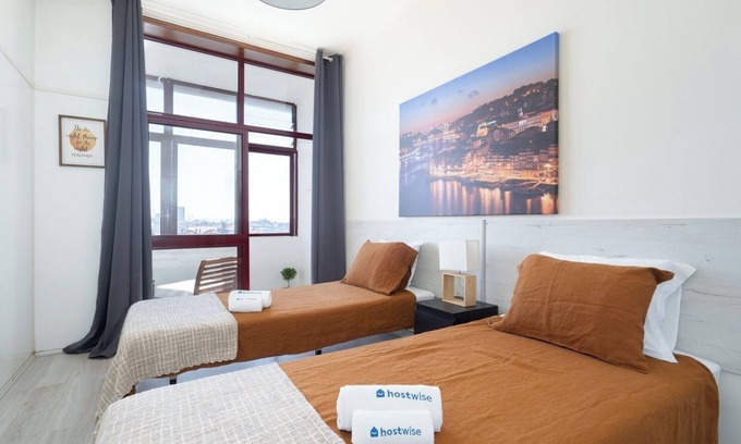 Uniao de Freguesias do Centro Apartment | Trendy Sunny Flat w/Balcony | Clérigos