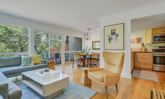 Travis Heights House | Trendy Townhome in Travis Heights ~ Parking