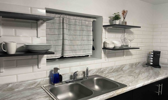 The Gap Apartment | Trendy Unit-15mins to downtown!