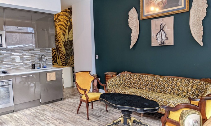 Beaconsfield Village Condo | Trendy Unit on Queen West