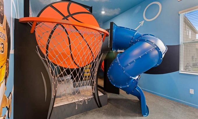 Loughman House | Trendy Villa w/Music Studio, B-Ball Themed BR, Arcade & Theater, Mins to Disney