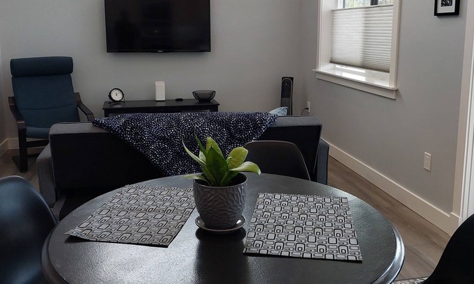 Courtenay House | Trent River Retreat