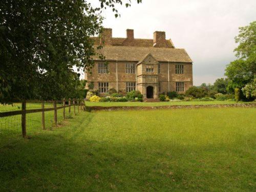 Monmouth House | Treowen