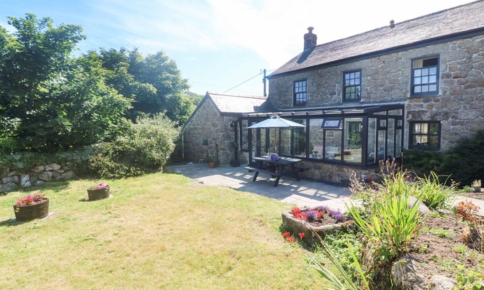 Castallack Cottage | TREVEDRAN COTTAGE, pet friendly, with open fire in St Buryan