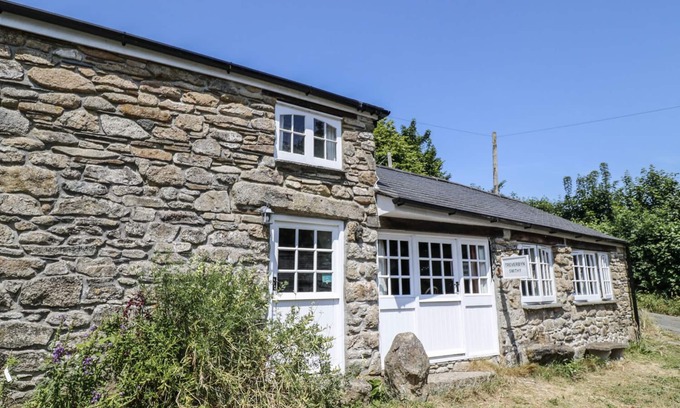 Lower Trengale Cottage | TREVERBYN SMITHY, pet friendly, character holiday cottage in St Neot