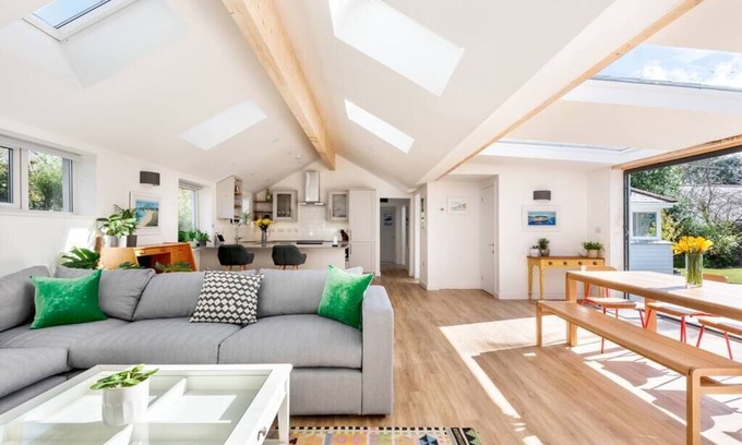 Maenporth House | Trevint - Modern beach house in Falmouth, private parking