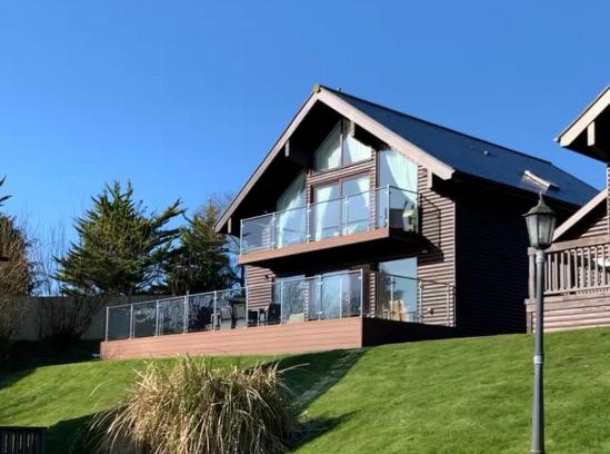 Winnard's Perch House | Trevone House with Hot Tub on Retallack Resort