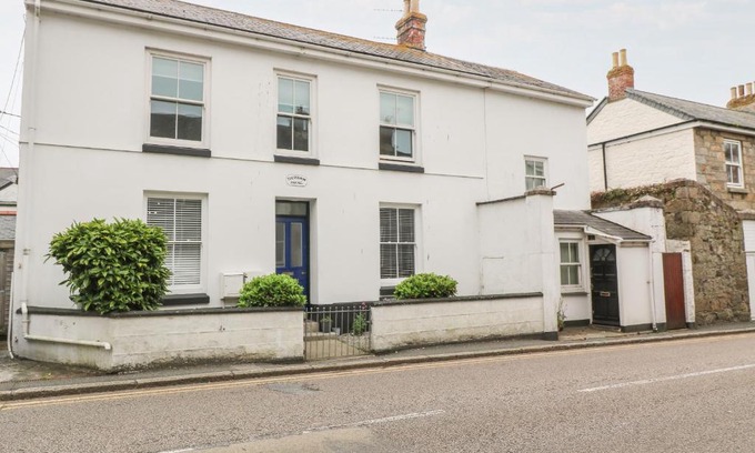 Newlyn House | Trevorrow House