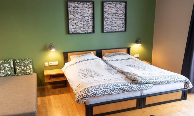 Seeboden Bed & Breakfast | Triple room with shower, WC and balcony - Pension Kärnten