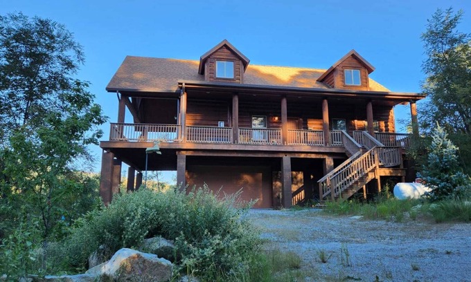 Summerhaven Cabin | Tri-level Cabin Retreat-Privacy & Views!