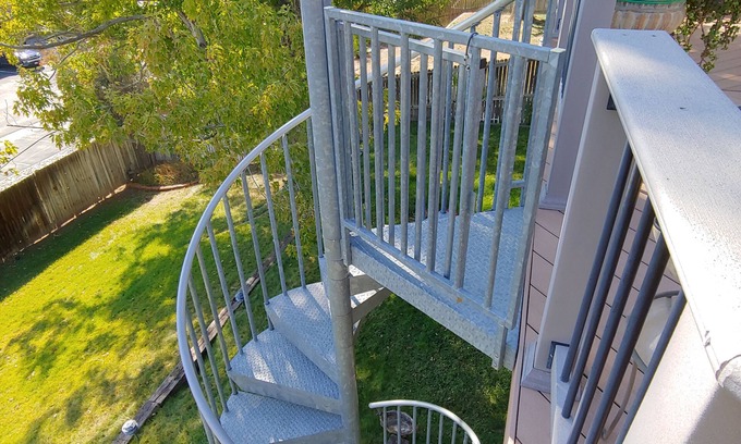 Southbridge House | Tri-Level Home with a View