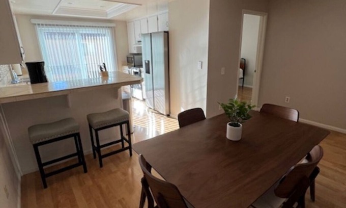 Birdland House | Tri-level Townhome 3br and 3 full ba - washer & dryer and 2-car garage w/pool
