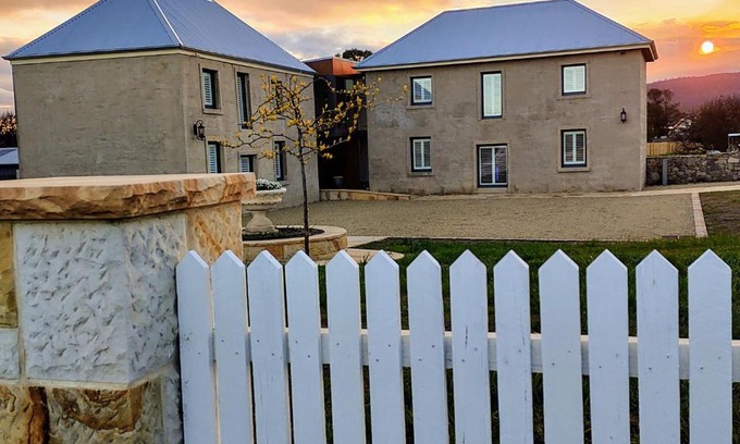 Triabunna Bed & Breakfast | Triabunna Barracks