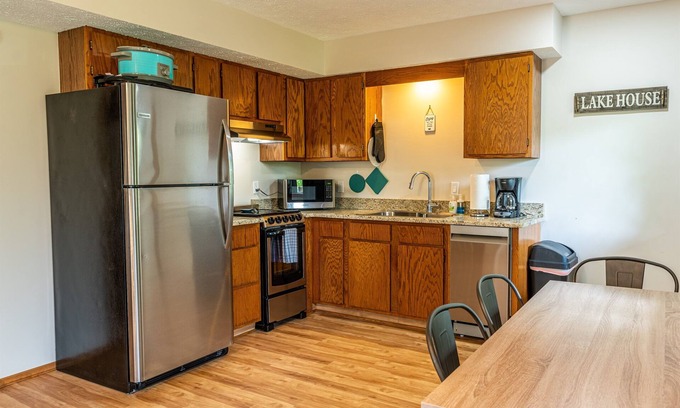 Indian Point Cabin | Tribesman Resort #21 - Renovated Cabin, Minutes to Silver Dollar, Great Location