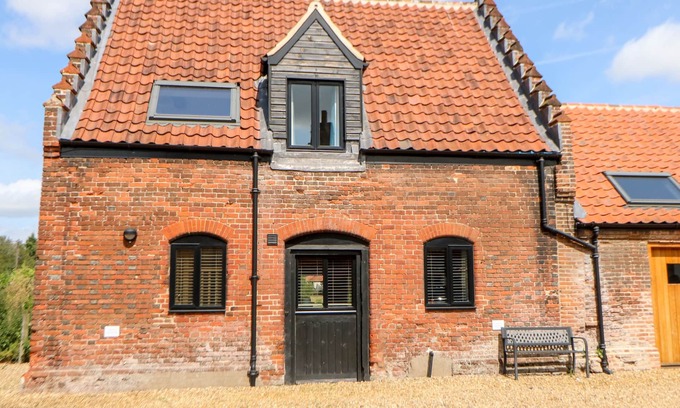 Foxley Cottage | TRICKER'S COTTAGE, pet friendly, character holiday cottage in Lenwade