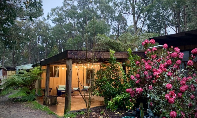 Cockatoo Cottage | Trickle Hill - enjoy bush, wine and relaxation on a hidden farm