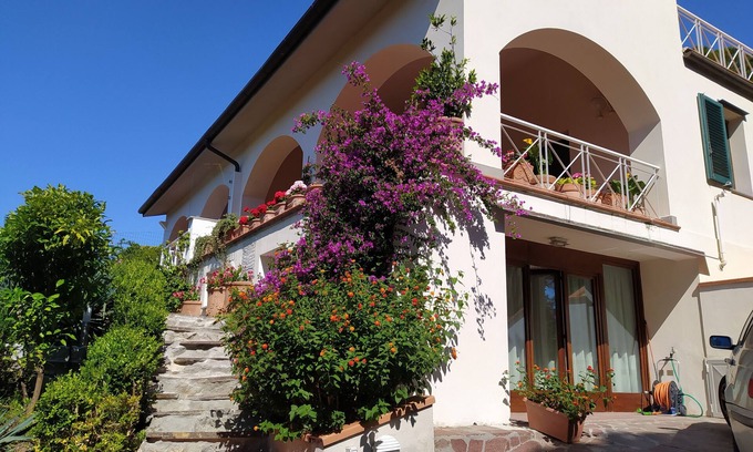Quercianella Villa | Trilocale in Villa Nella Splendida Baia di Quercianella