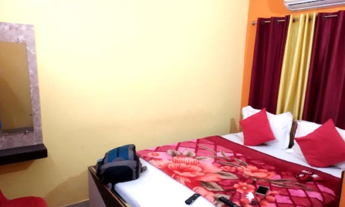 Tarapith Hotel | Trinayani Stay - 3 min Walk to Temple