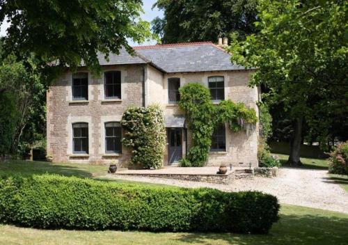 Cirencester House | Trinity Farmhouse - Stunning House & Gardens!