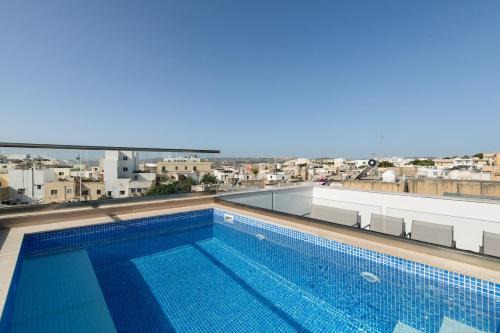 Naxxar House | Trinity house with a private rooftop pool