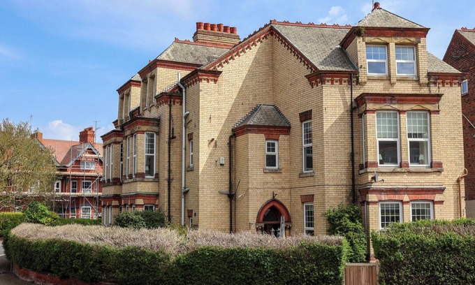 Bridlington Old Town House | TRINITY LODGE, pet friendly, character holiday cottage in Bridlington