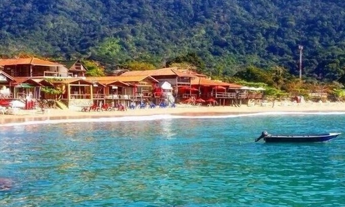 Trindade House | TRINITY - SEAFRONT - FOOT IN THE SAND - 11 PEOPLE