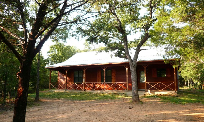 Hillsboro Cabin | Trinity Trails: Lone Star Cabin in 6 acres on Lake Aquilla
