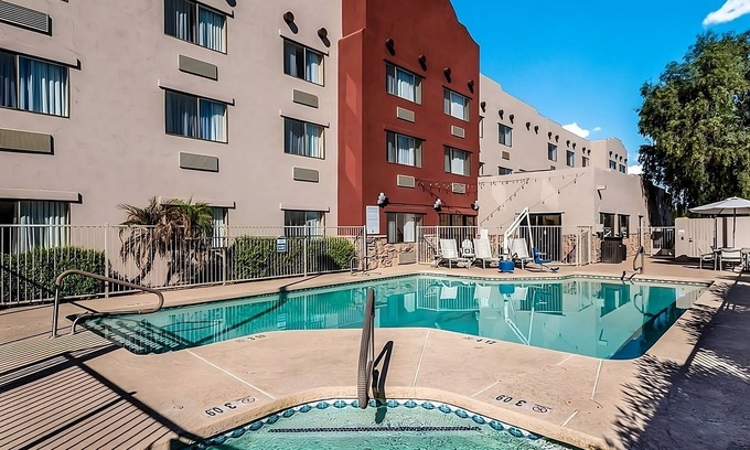 Palm Valley Hotel | Trip to Arizona On The Budget, Stay at Red Lion Inn & Suites Goodyear Phoenix!