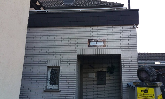 Worringen House | Triple apartment for 24 people