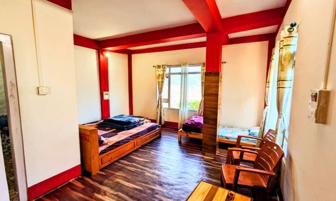Bomdila Bed & Breakfast | TRIPLE BED DELUXE ROOM