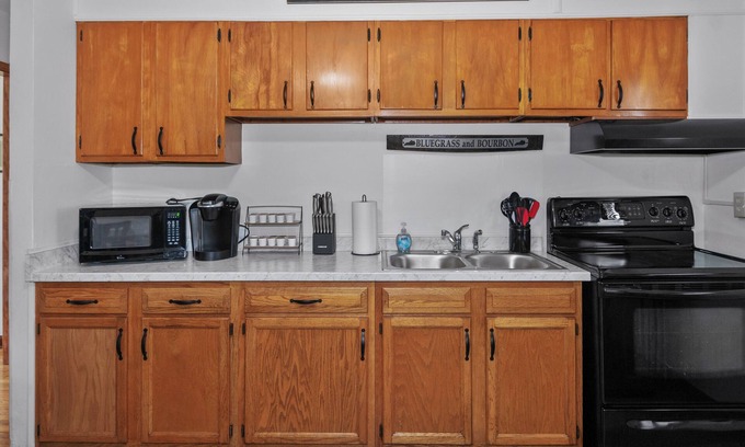 Shepherdsville House | Triple Crown on Bourbon Trail